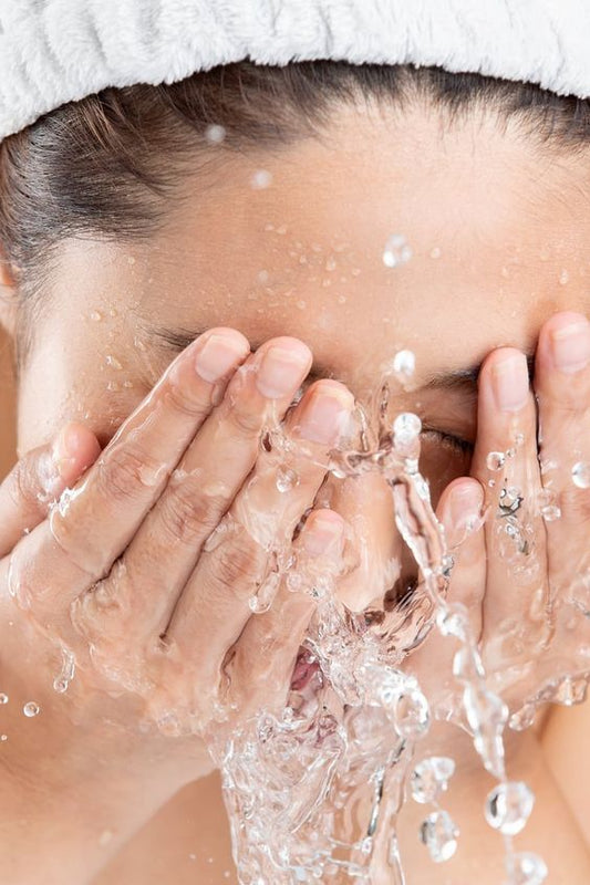 4 THÓI QUEN SAI LẦM KHI CHĂM SÓC DA TẠI NHÀ KHIẾN MỤN ĐẦU ĐEN DỄ PHÁT TRIỂN