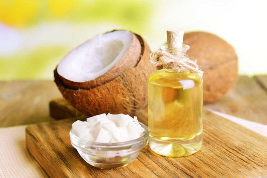 BẬT MÍ 4 CÔNG THỨC LÀM SON DƯỠNG MÔI TỪ MẬT ONG TẠI NHÀ