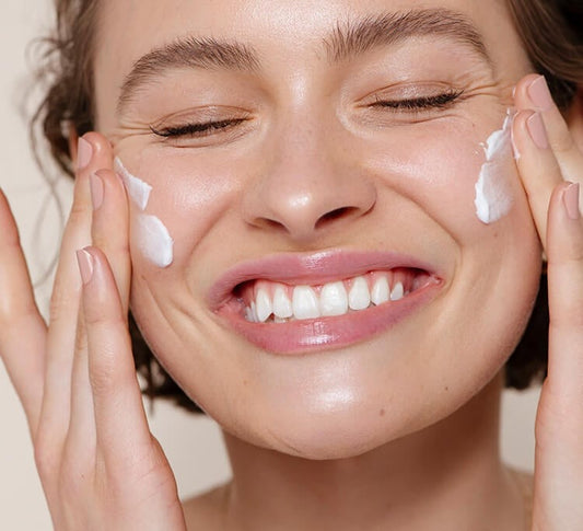 BỊ CHỨNG PCOS DO RỐI LOẠN NỘI TIẾT TỐ THÌ NÊN CHĂM SÓC DA THẾ NÀO?