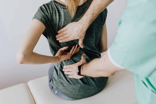 GÙ LƯNG: CĂN BỆNH THƯỜNG GẶP CỦA GIỚI VĂN PHÒNG