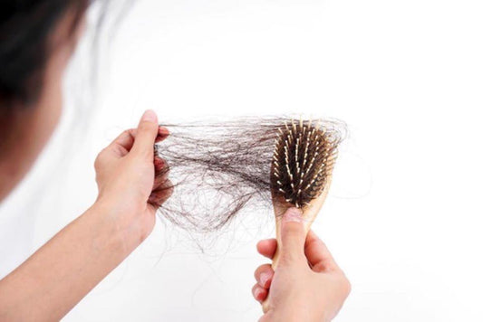 RỤNG TÓC DẪN ĐẾN HÓI ĐẦU: NGUYÊN NHÂN DO ĐÂU & GIẢI PHÁP LÝ TƯỞNG LÀ…